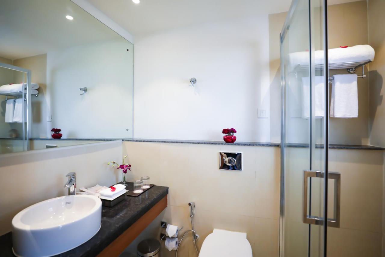 Regenta Suites Gurugram, Sohna Road, Sector 49 Gurgaon Dış mekan fotoğraf