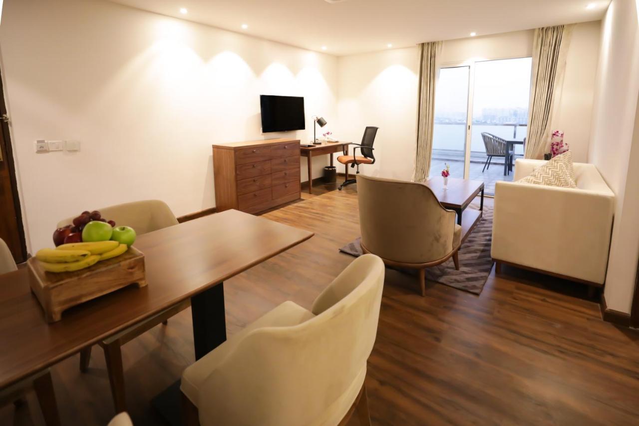 Regenta Suites Gurugram, Sohna Road, Sector 49 Gurgaon Dış mekan fotoğraf