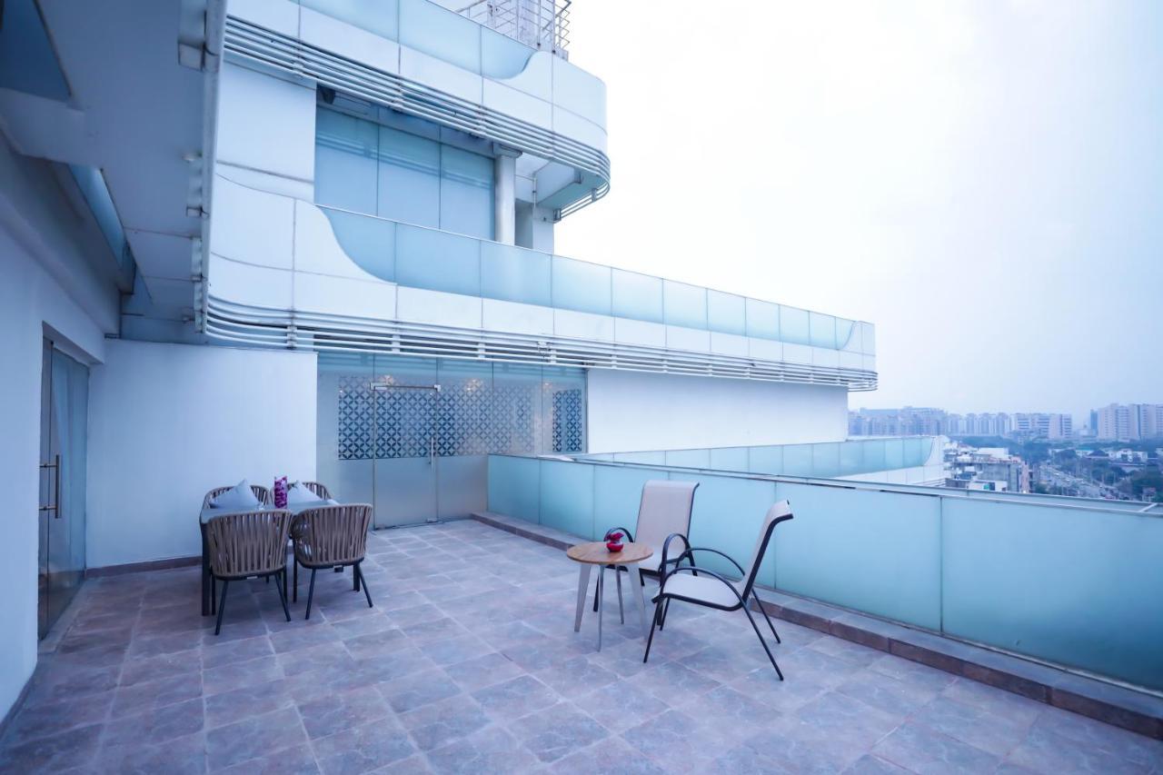 Regenta Suites Gurugram, Sohna Road, Sector 49 Gurgaon Dış mekan fotoğraf