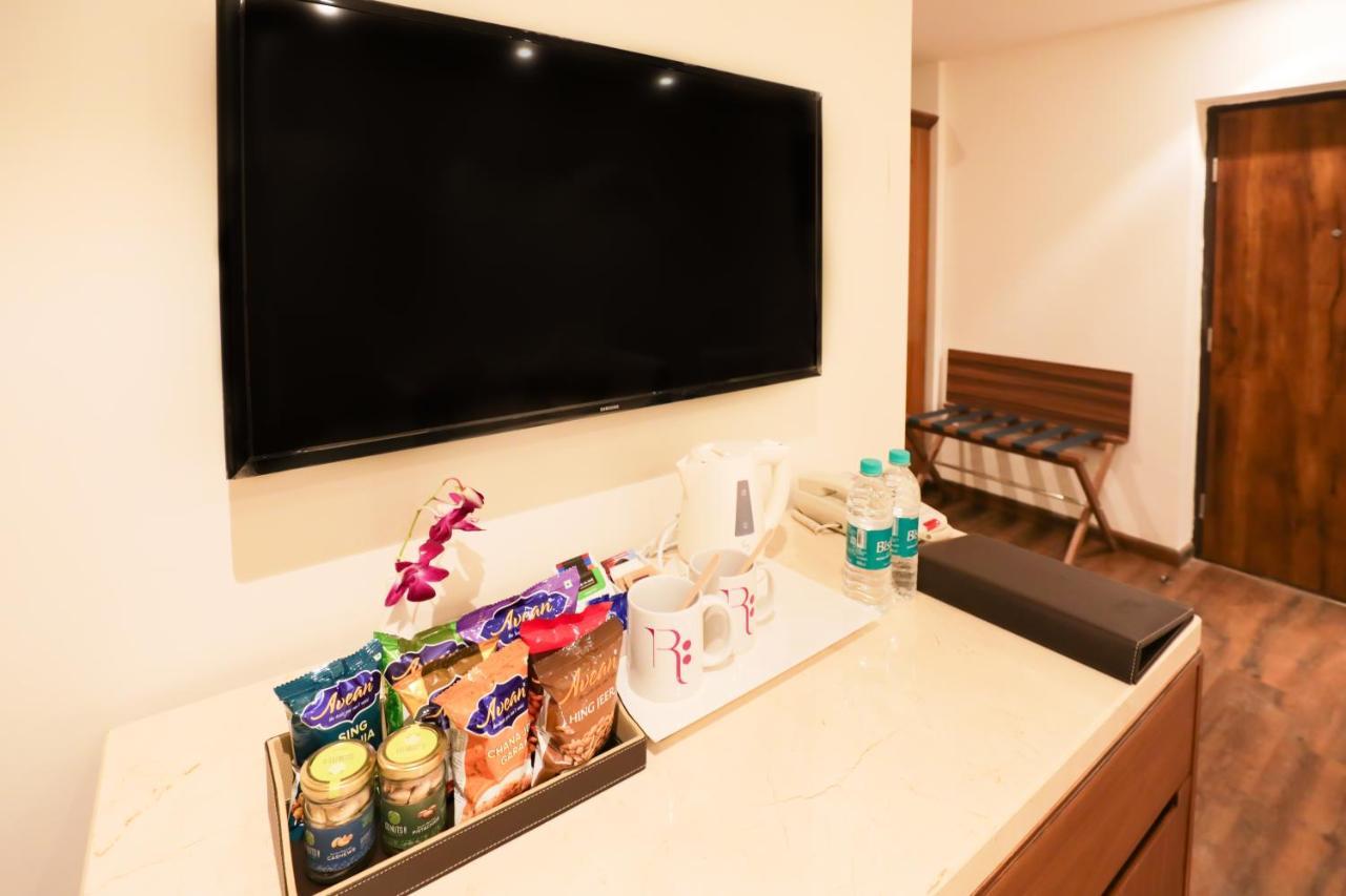 Regenta Suites Gurugram, Sohna Road, Sector 49 Gurgaon Dış mekan fotoğraf