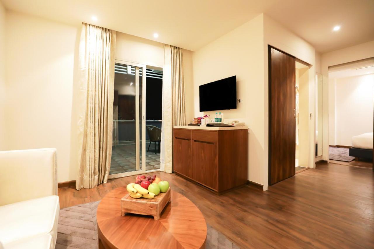 Regenta Suites Gurugram, Sohna Road, Sector 49 Gurgaon Dış mekan fotoğraf