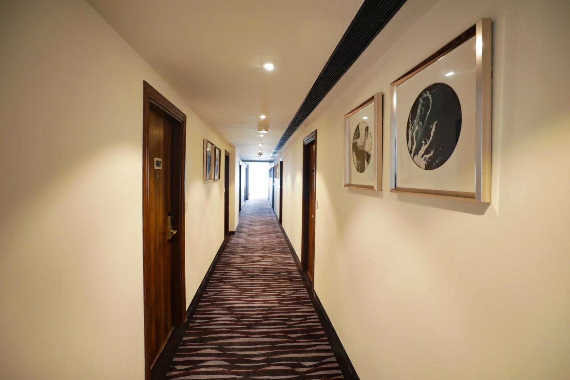 Regenta Suites Gurugram, Sohna Road, Sector 49 Gurgaon Dış mekan fotoğraf