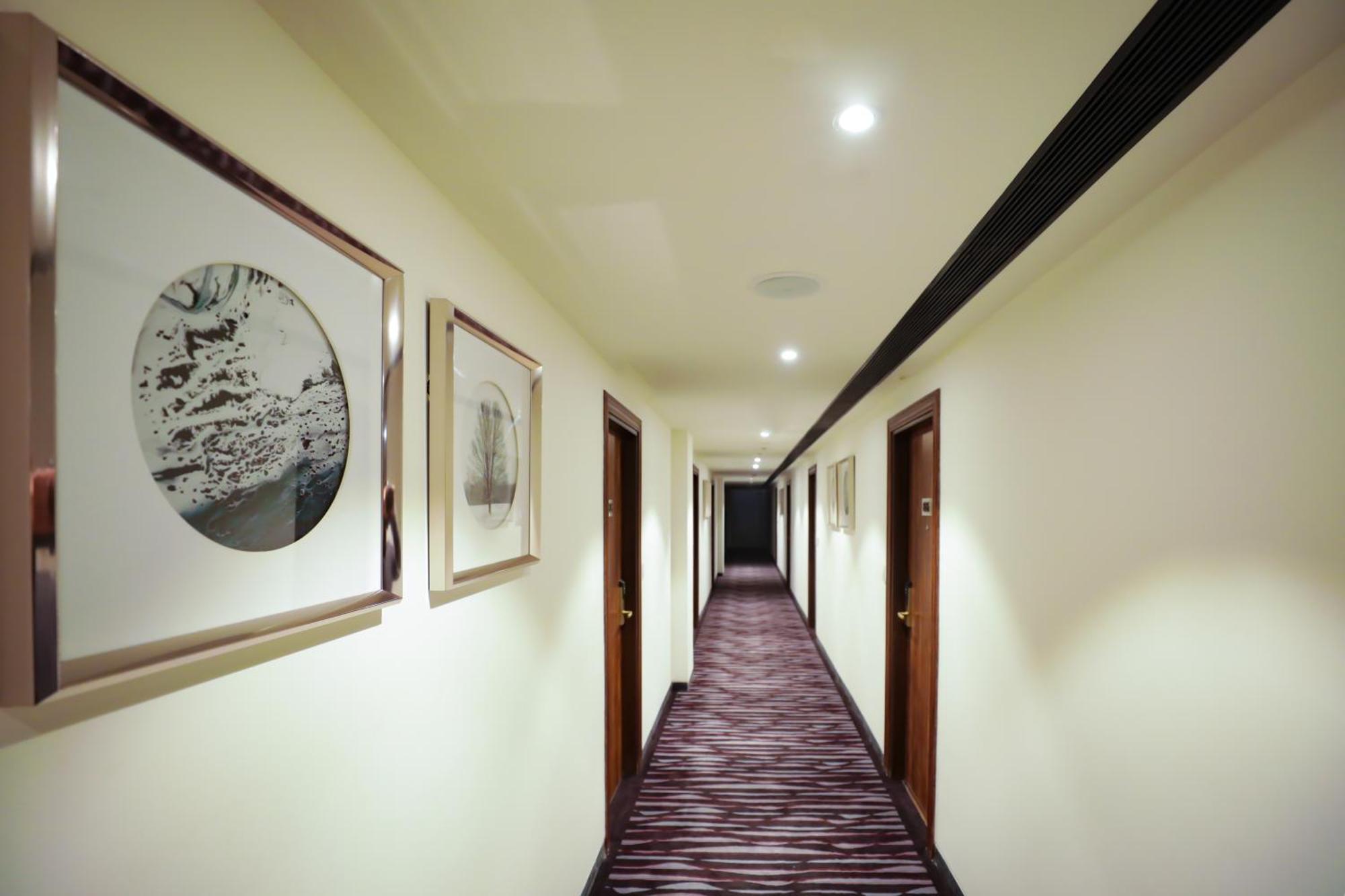 Regenta Suites Gurugram, Sohna Road, Sector 49 Gurgaon Dış mekan fotoğraf